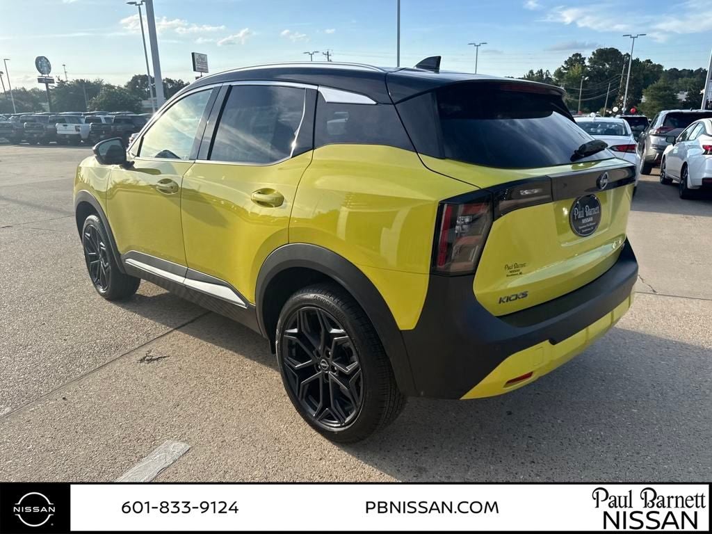 2025 Nissan Kicks SR