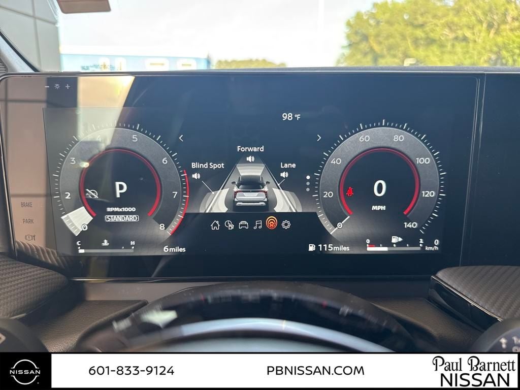 2025 Nissan Kicks SR