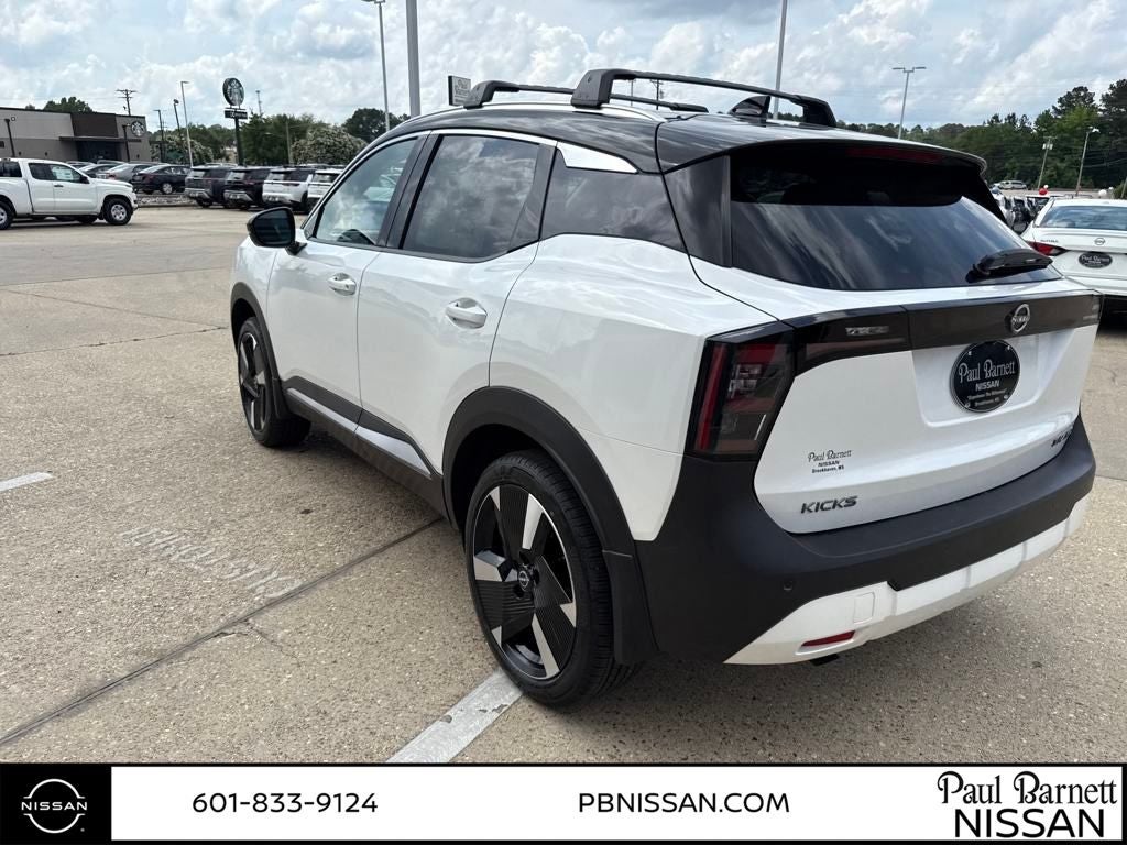 2025 Nissan Kicks SR