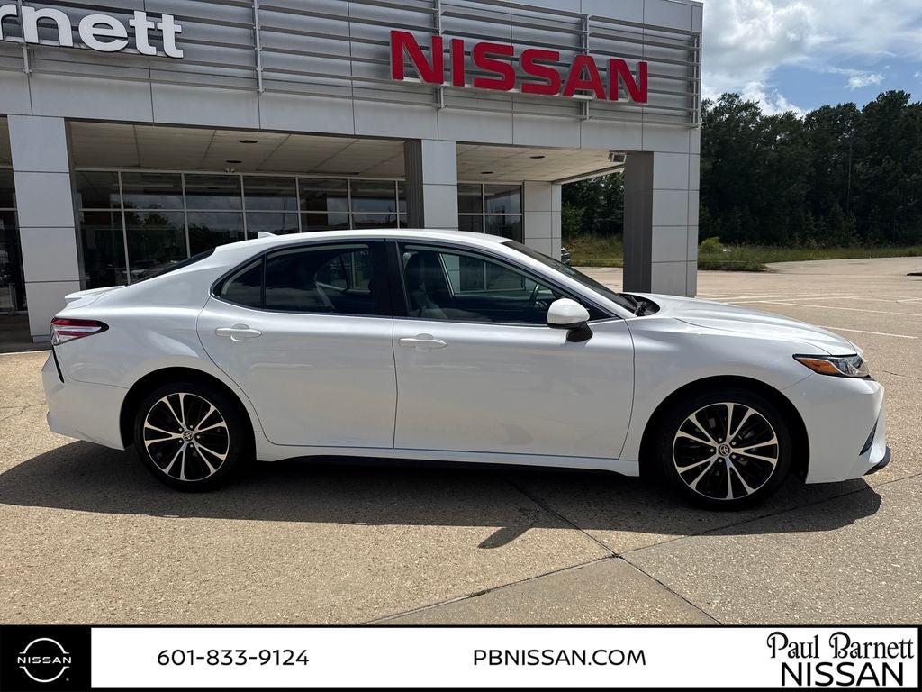 2020 Toyota Camry SE