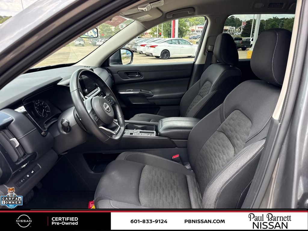 2025 Nissan Pathfinder SV