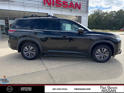 2024 Nissan Pathfinder SV