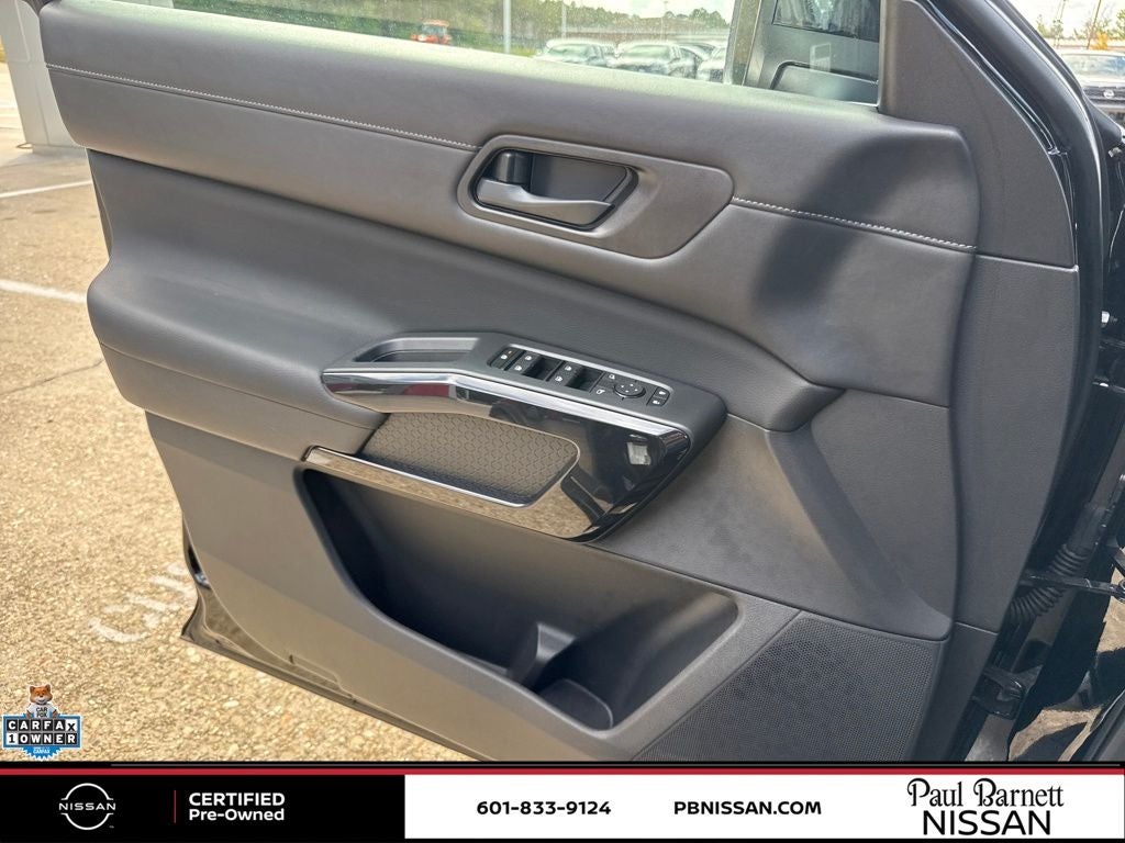 2024 Nissan Pathfinder SV