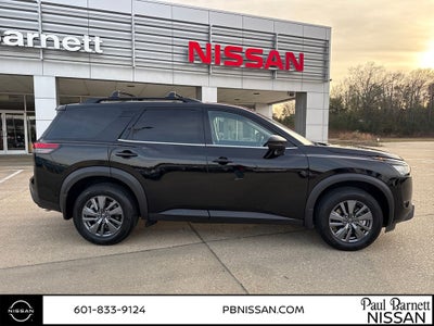 2025 Nissan Pathfinder SV