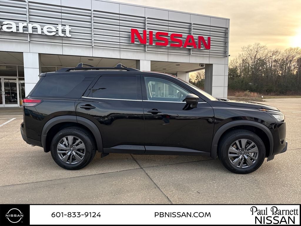2025 Nissan Pathfinder SV