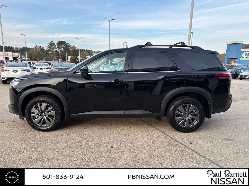 2025 Nissan Pathfinder SV