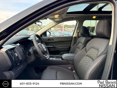 2025 Nissan Pathfinder SV