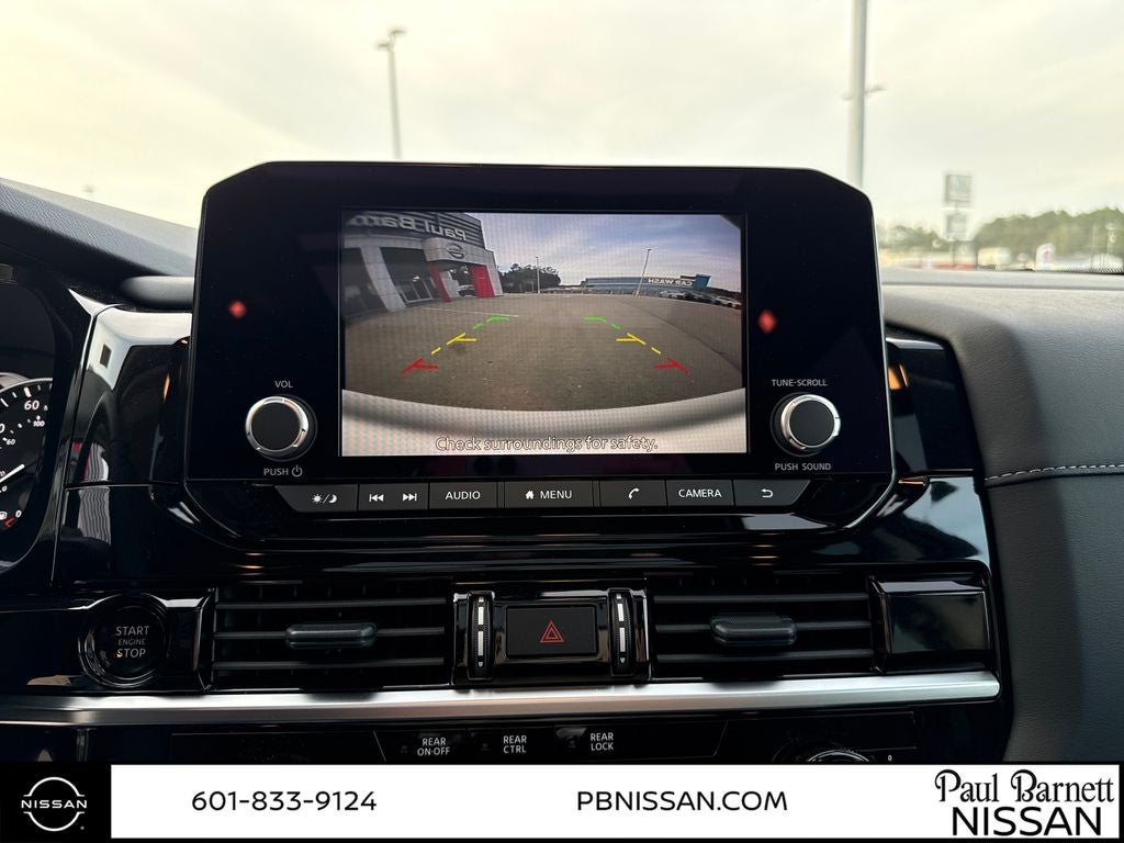 2025 Nissan Pathfinder SV