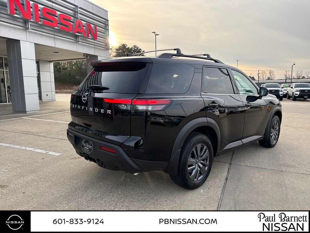 2025 Nissan Pathfinder SV