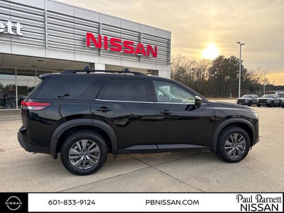 2025 Nissan Pathfinder SV