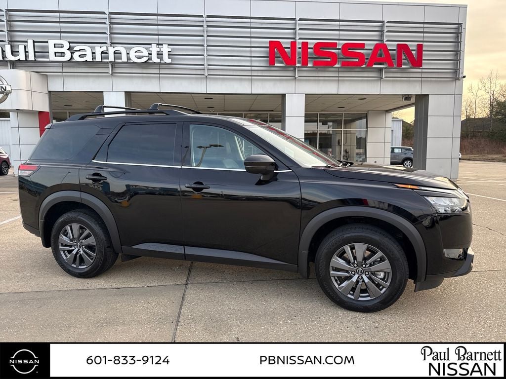 2025 Nissan Pathfinder SV