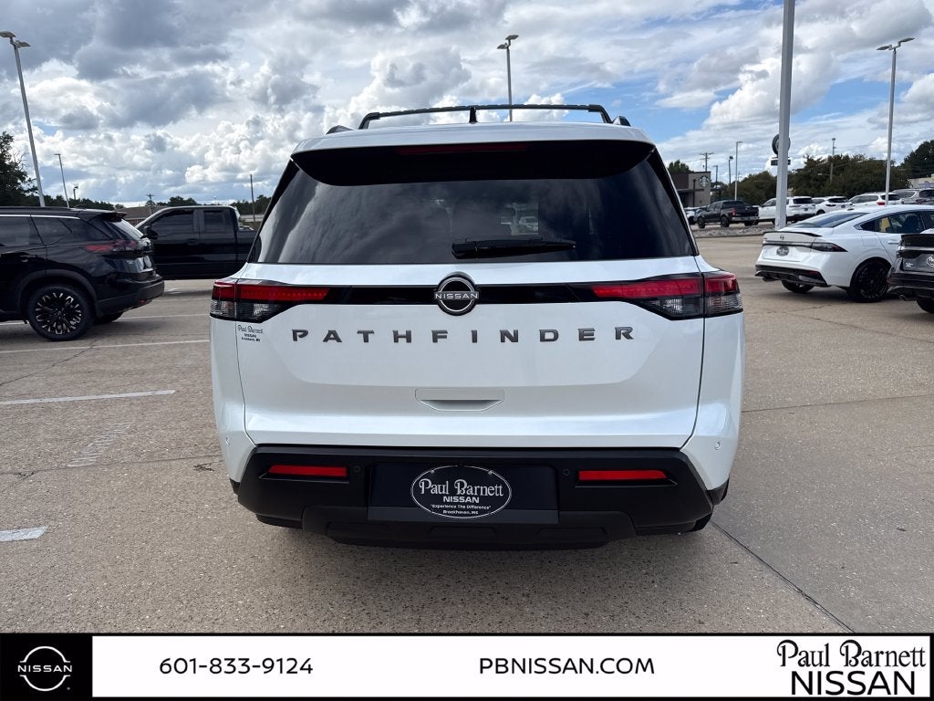 2026 Nissan Pathfinder SV