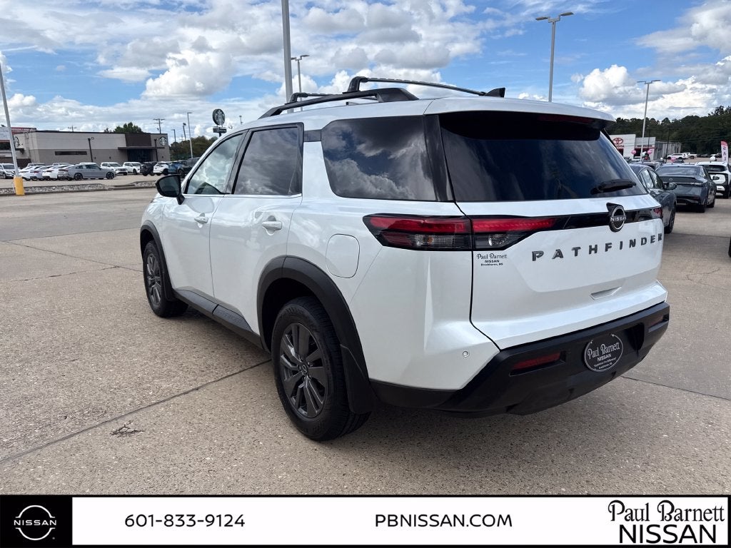 2026 Nissan Pathfinder SV