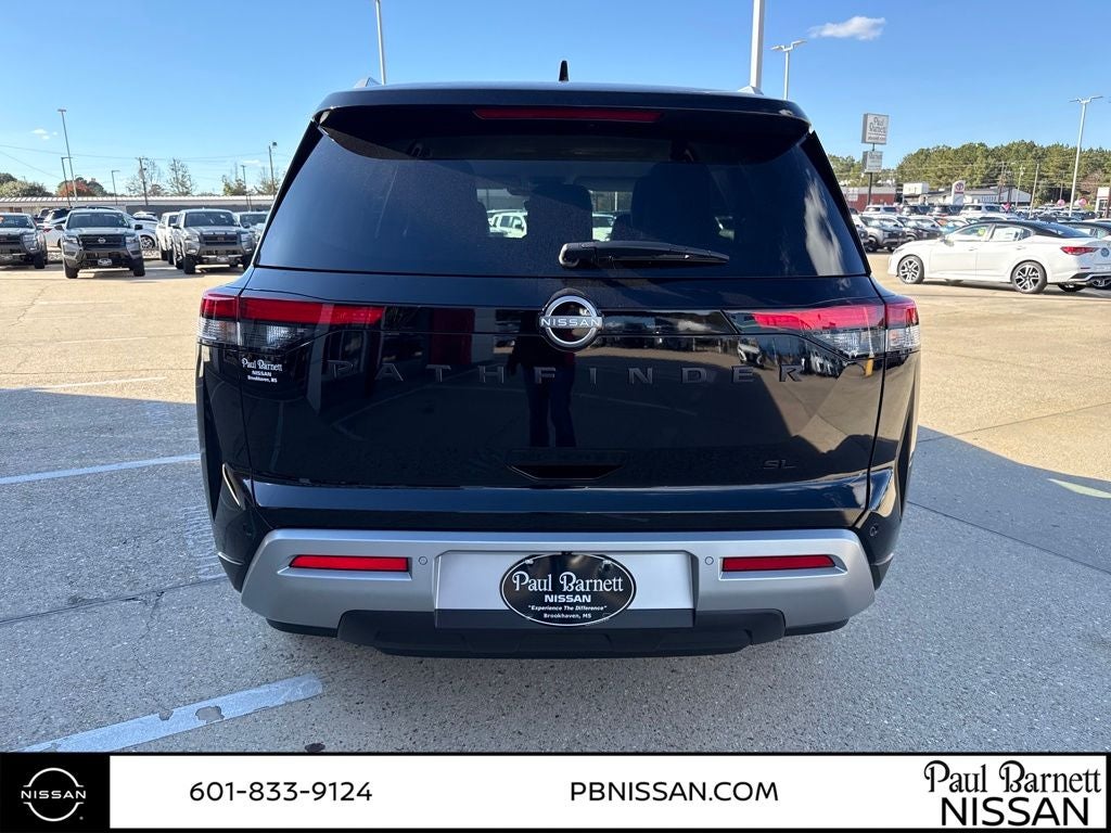 2025 Nissan Pathfinder SL