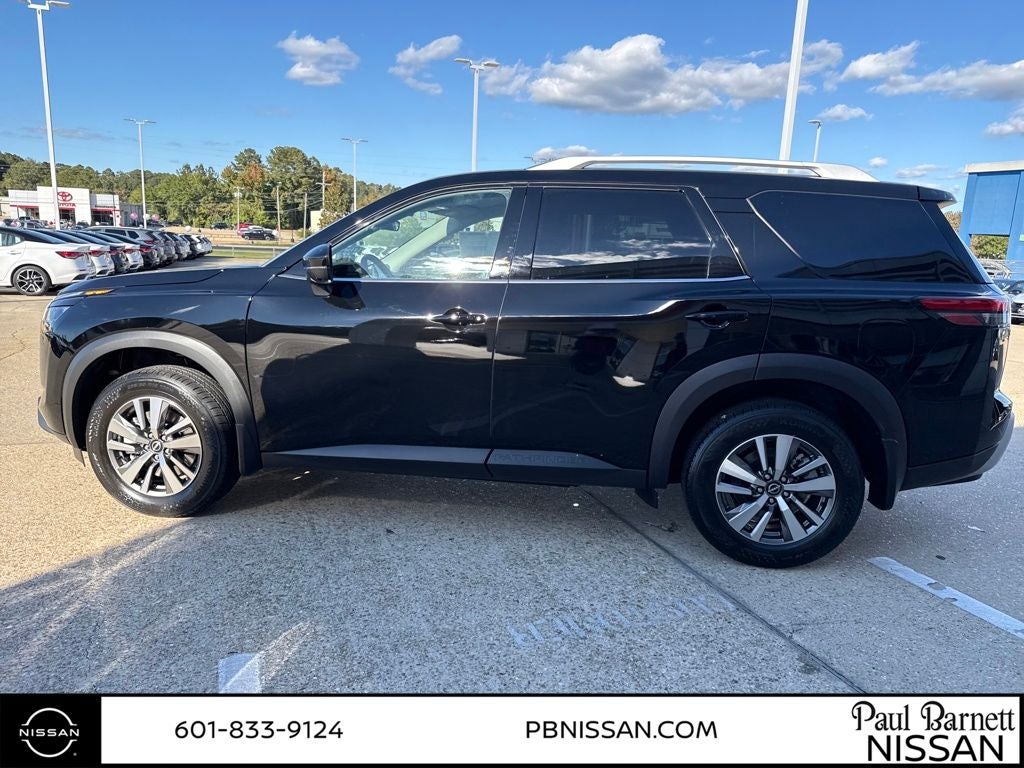 2025 Nissan Pathfinder SL