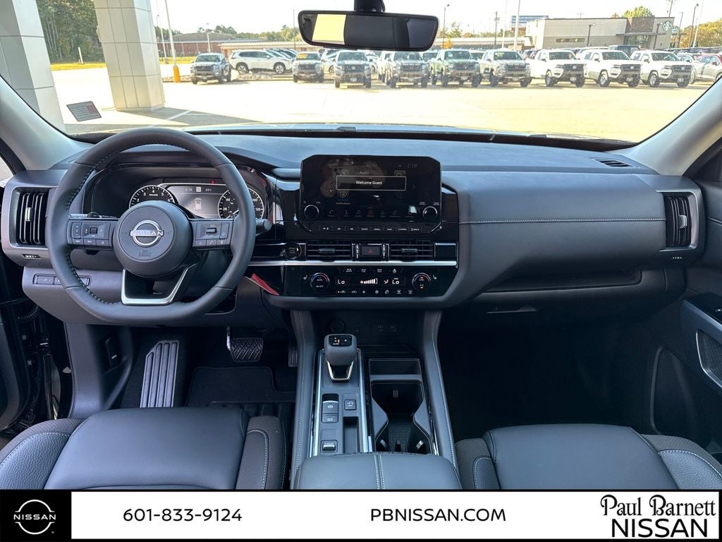 2025 Nissan Pathfinder SL