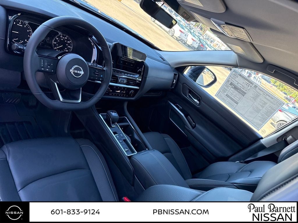 2025 Nissan Pathfinder SL