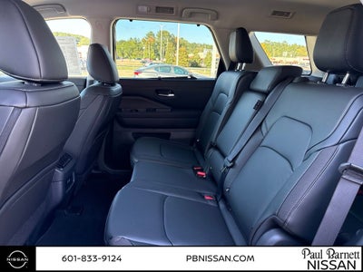 2025 Nissan Pathfinder SL