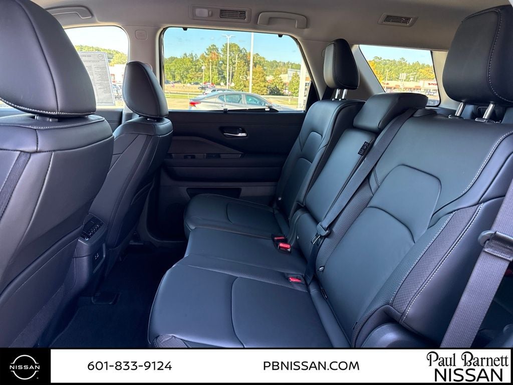 2025 Nissan Pathfinder SL