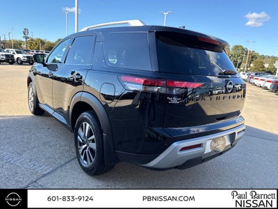 2025 Nissan Pathfinder SL