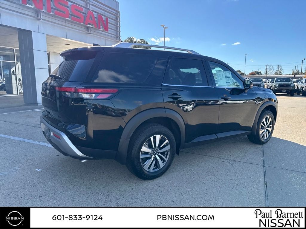 2025 Nissan Pathfinder SL