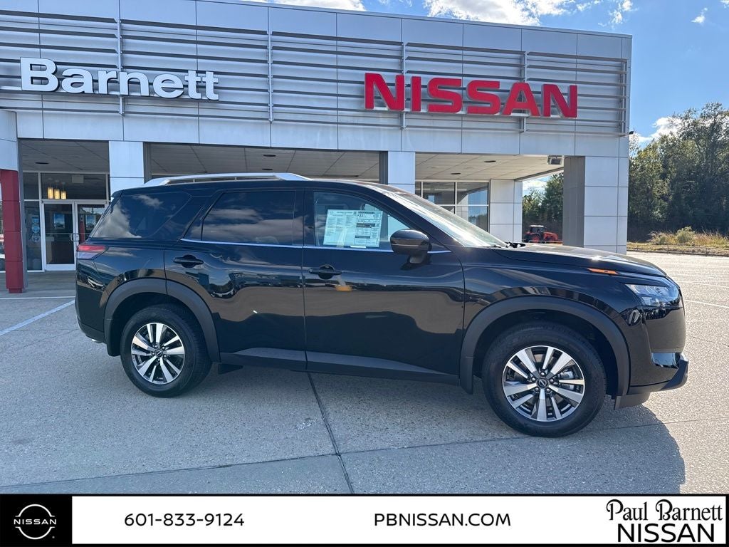 2025 Nissan Pathfinder SL