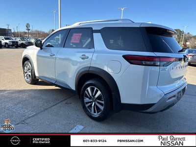 2024 Nissan Pathfinder SL