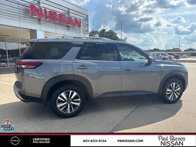 2025 Nissan Pathfinder SL