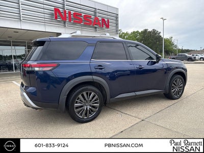 2022 Nissan Pathfinder SL