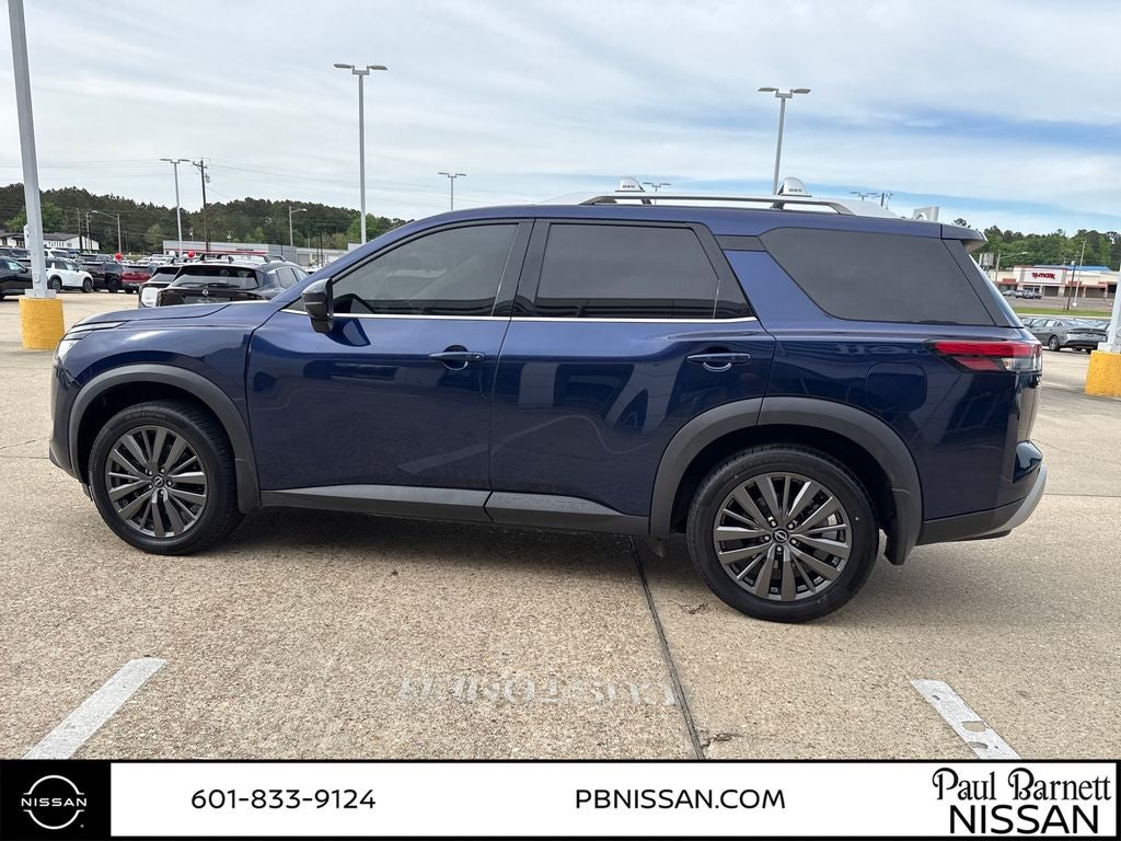 2022 Nissan Pathfinder SL