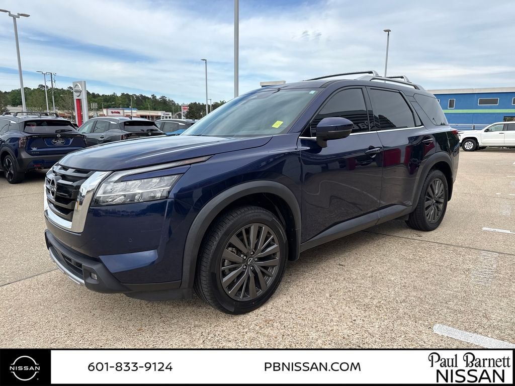 2022 Nissan Pathfinder SL