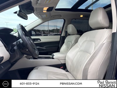 2022 Nissan Pathfinder SL