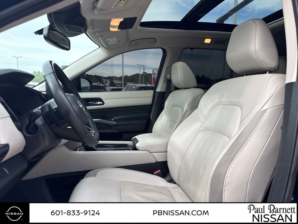 2022 Nissan Pathfinder SL