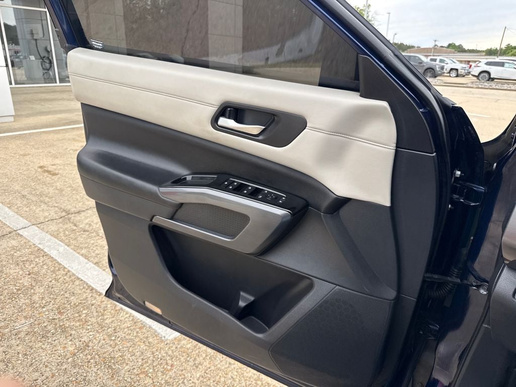 2022 Nissan Pathfinder SL