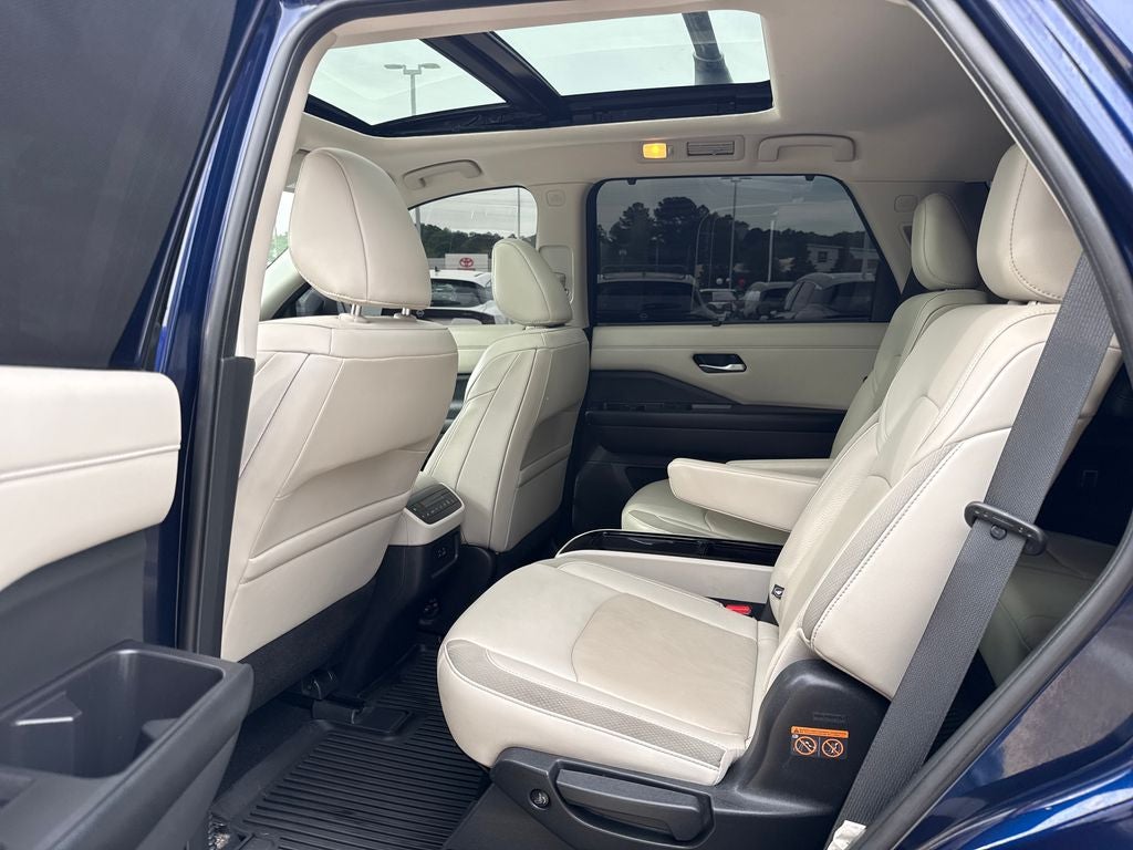 2022 Nissan Pathfinder SL