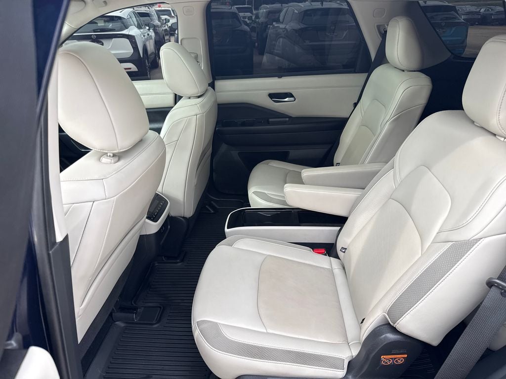 2022 Nissan Pathfinder SL