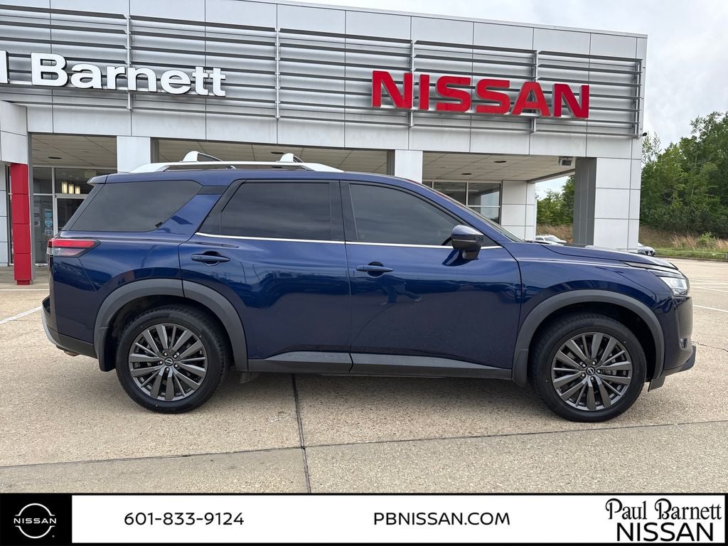 2022 Nissan Pathfinder SL