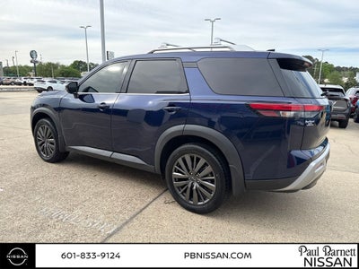 2022 Nissan Pathfinder SL