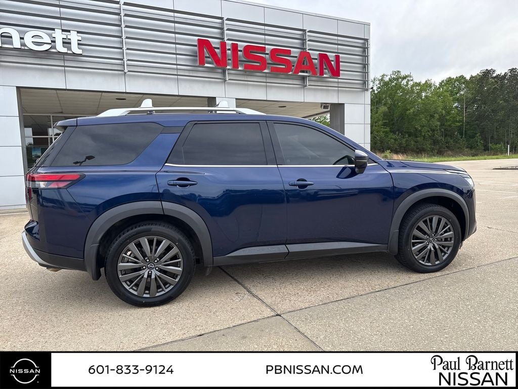 2022 Nissan Pathfinder SL