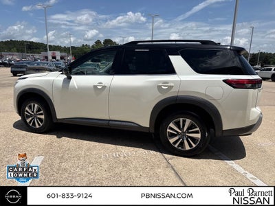 2022 Nissan Pathfinder SL
