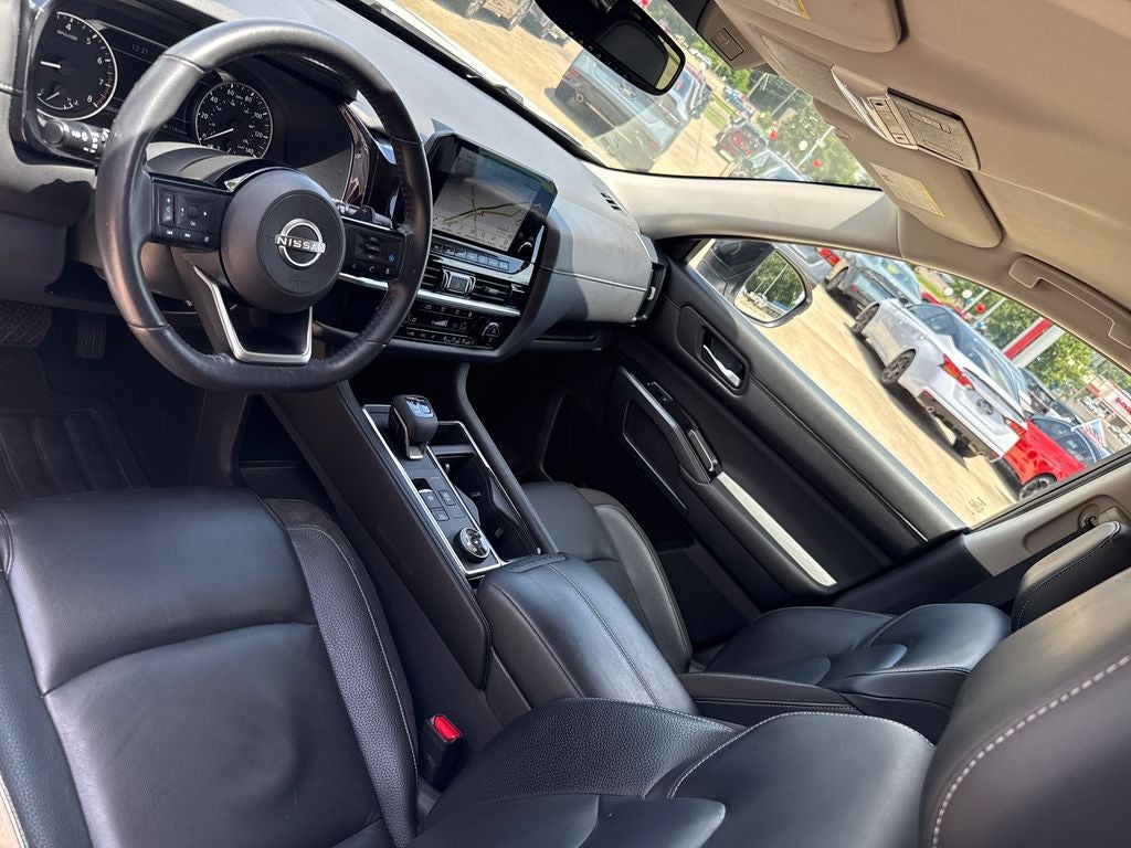 2022 Nissan Pathfinder SL