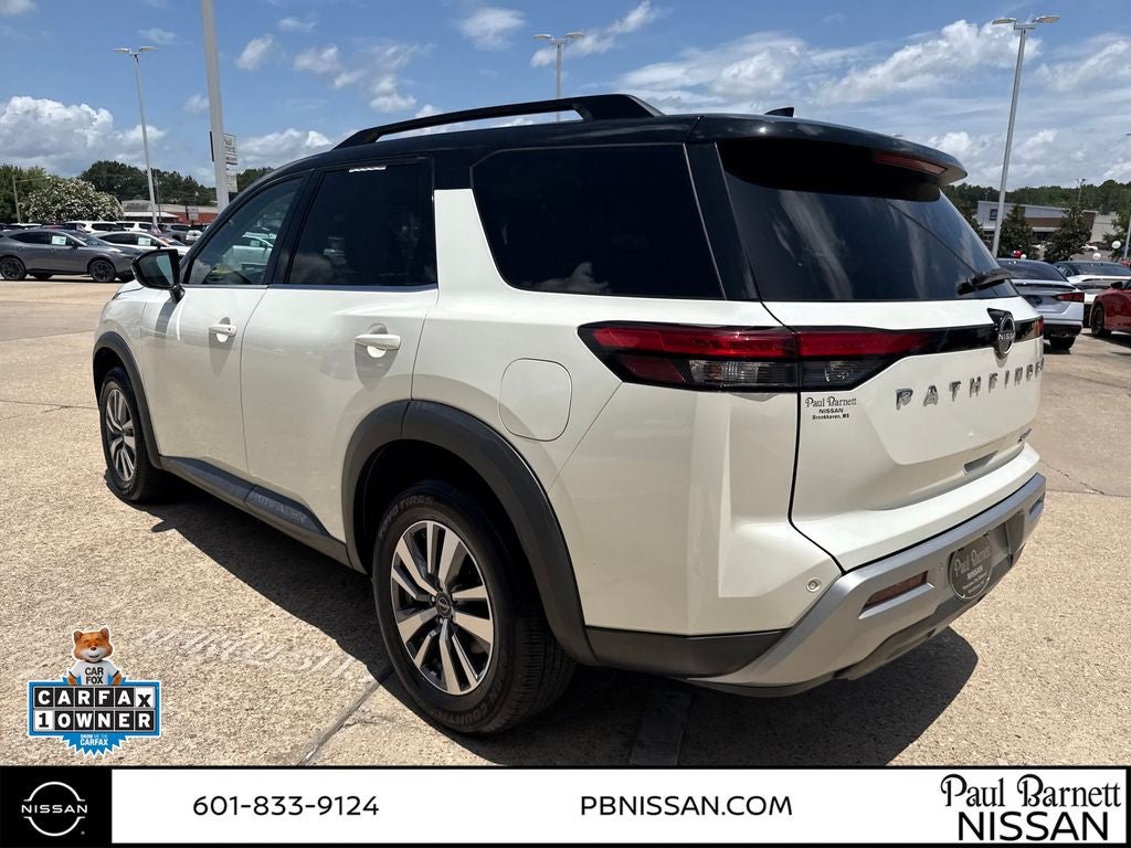 2022 Nissan Pathfinder SL