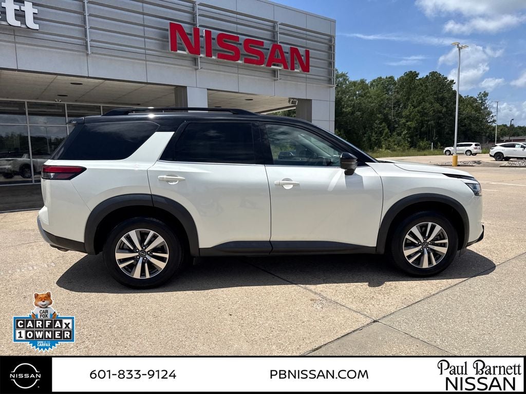 2022 Nissan Pathfinder SL