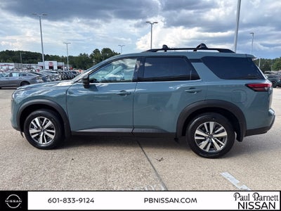 2026 Nissan Pathfinder SL