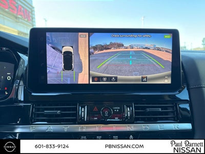 2026 Nissan Pathfinder SL