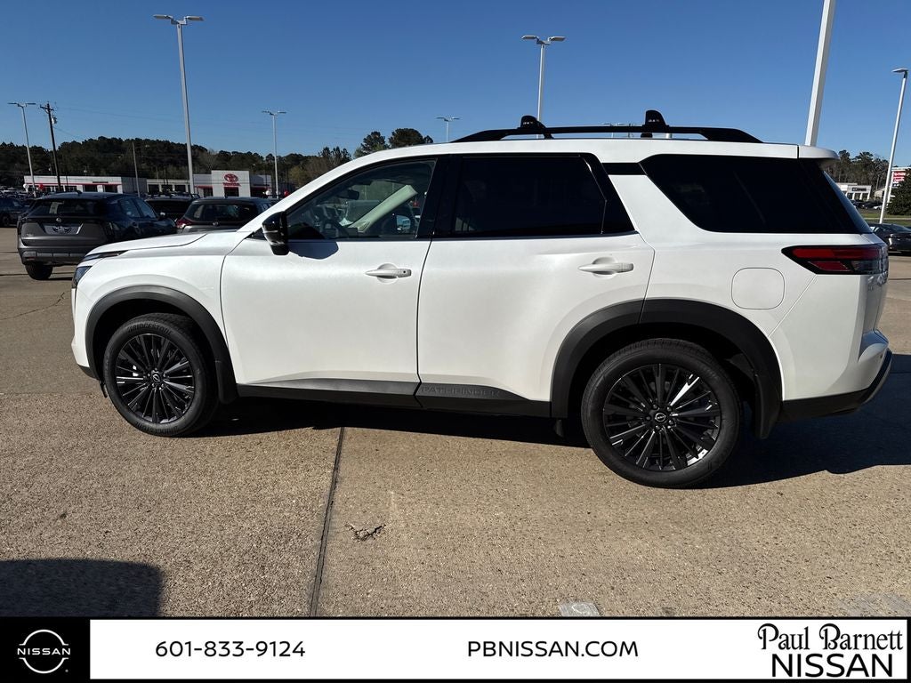 2026 Nissan Pathfinder SL