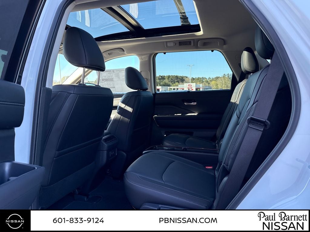 2026 Nissan Pathfinder SL