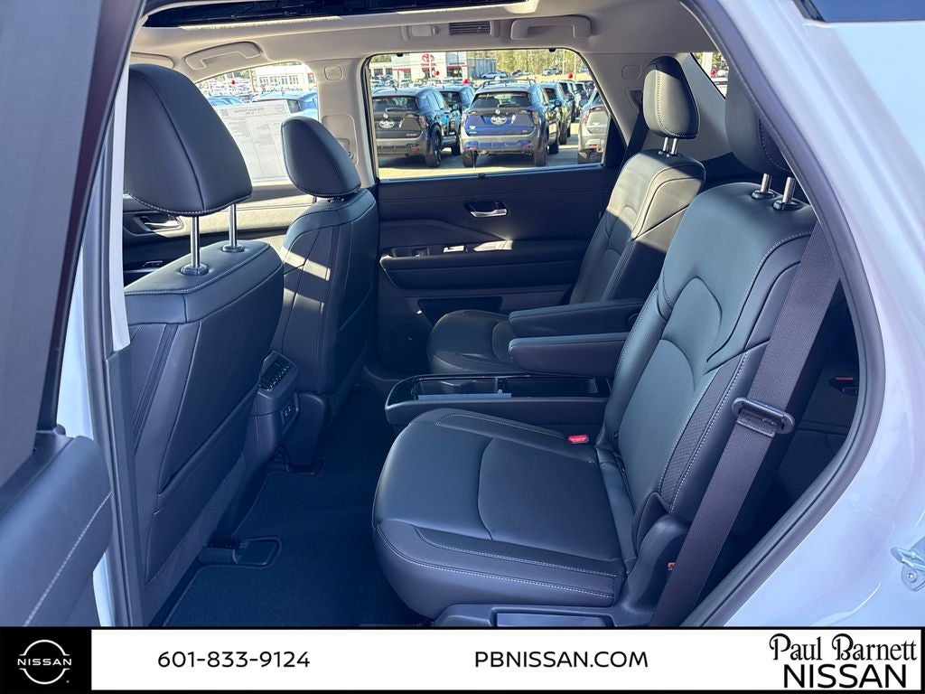 2026 Nissan Pathfinder SL