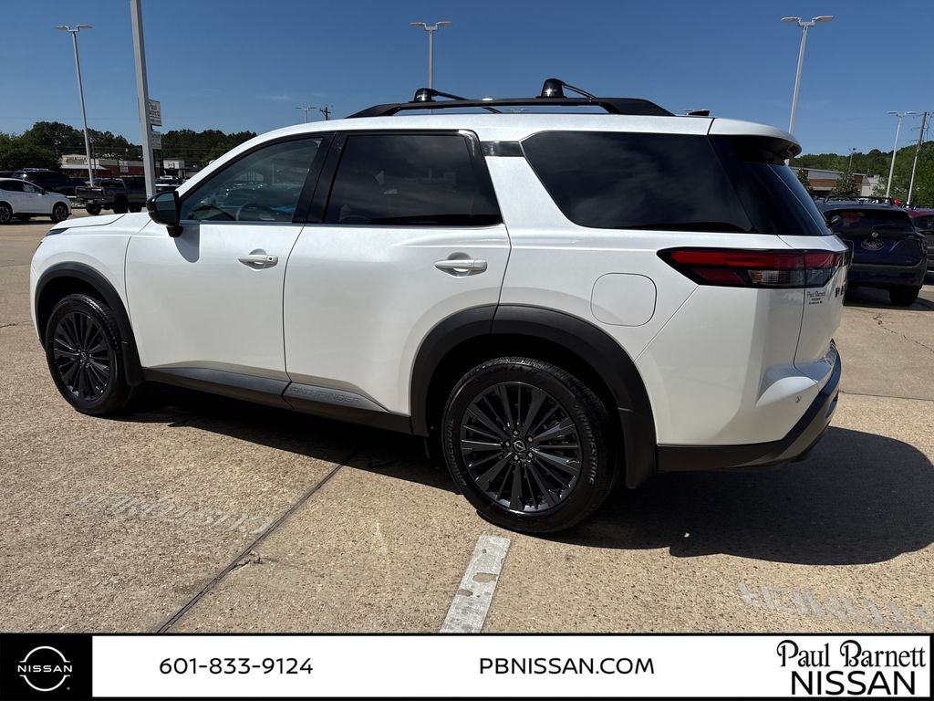 2026 Nissan Pathfinder SL