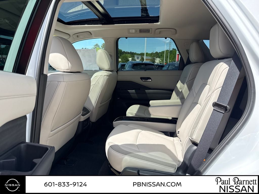 2026 Nissan Pathfinder SL